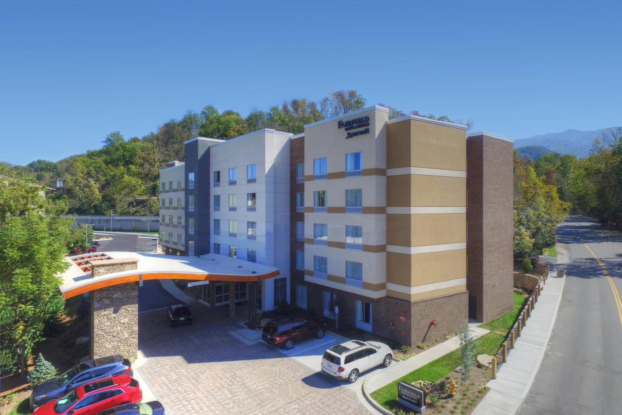Fairfield Inn & Suites By Marriott Gatlinburg Downtown Exterior photo