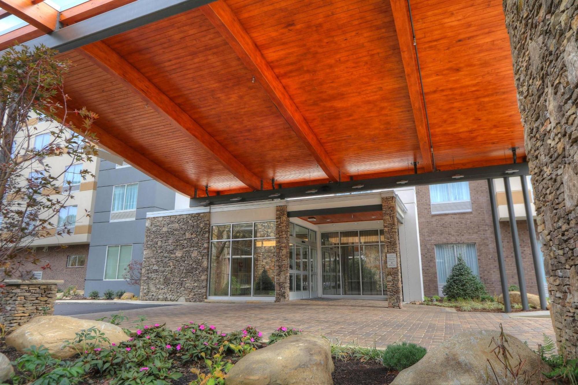 Fairfield Inn & Suites By Marriott Gatlinburg Downtown Exterior photo